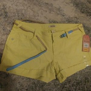 NWT Mudd shorts with belt